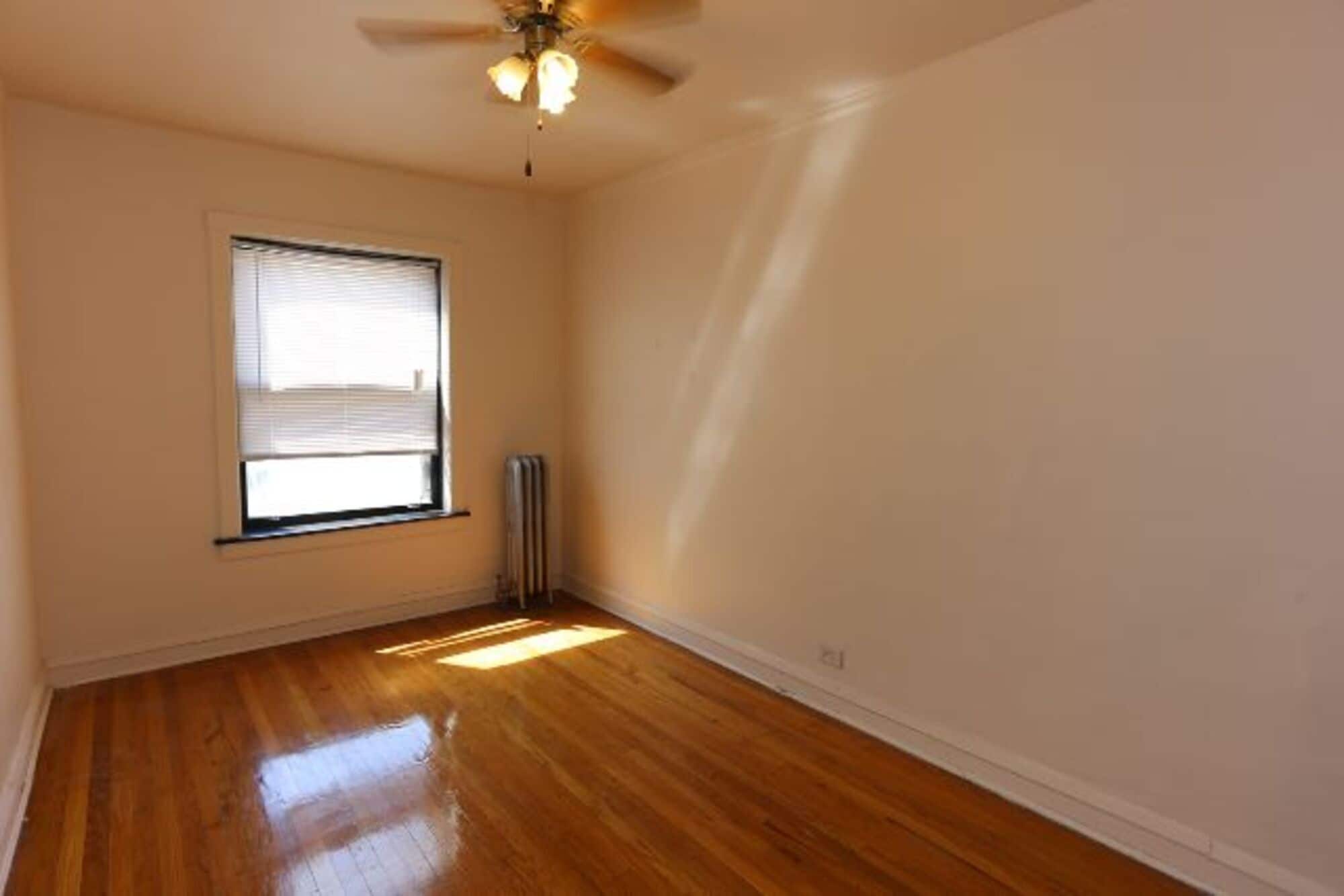 Building Photo - 2208 W Ainslie St