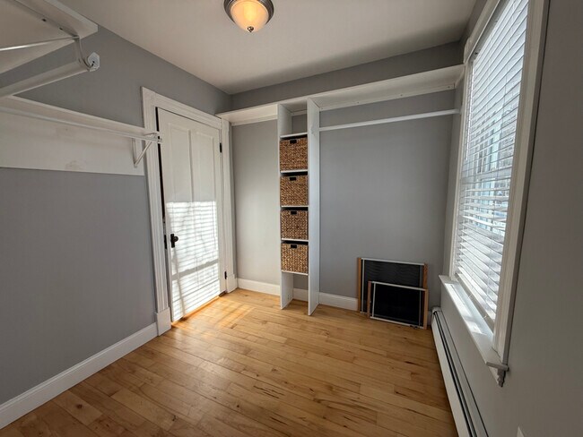 Building Photo - 672 Lisbon St