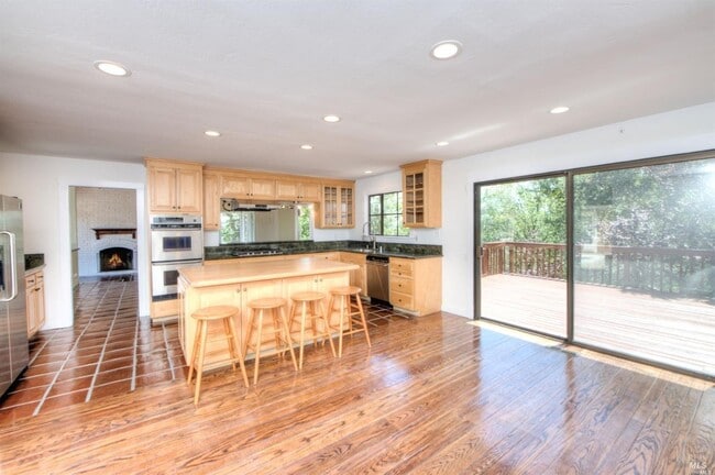 Building Photo - 13 Black Oak Ln