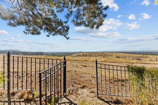 Building Photo - Fully Furnished Luxury Estate in Boise's Lower Highlands