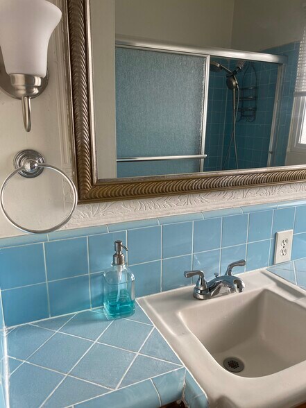 Building Photo - 4380 W 136th St