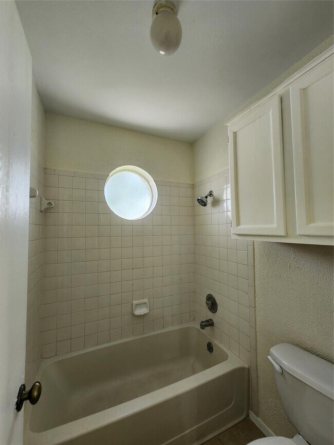 Building Photo - 502 Burlwood Ct