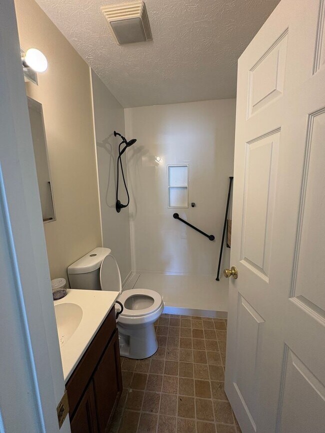 Building Photo - 624 Addison Ave