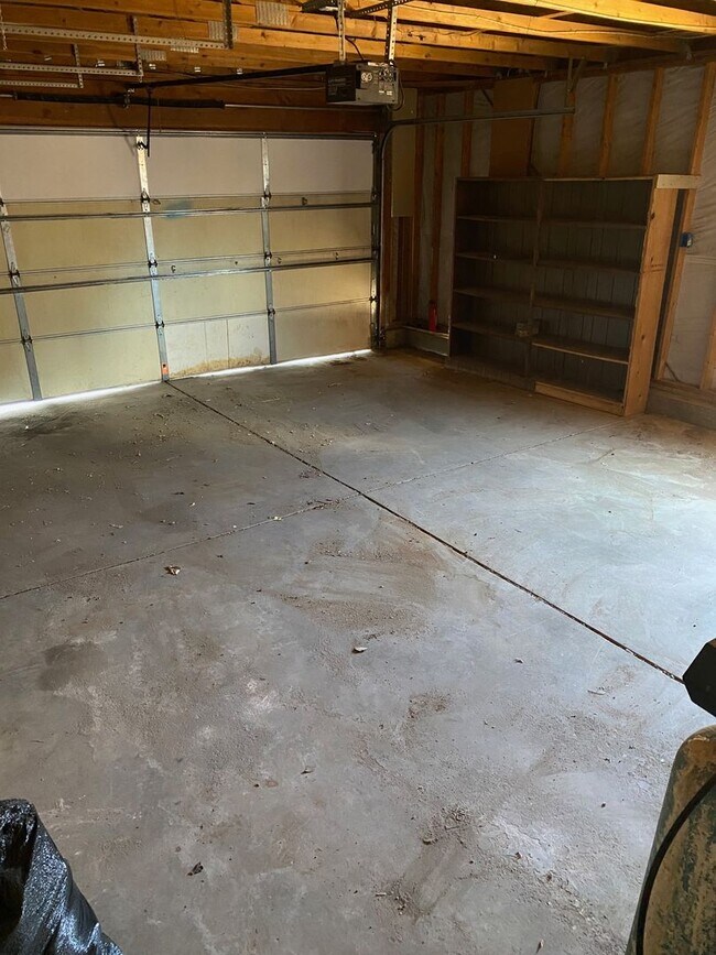 Building Photo - 203 Gordon Ln