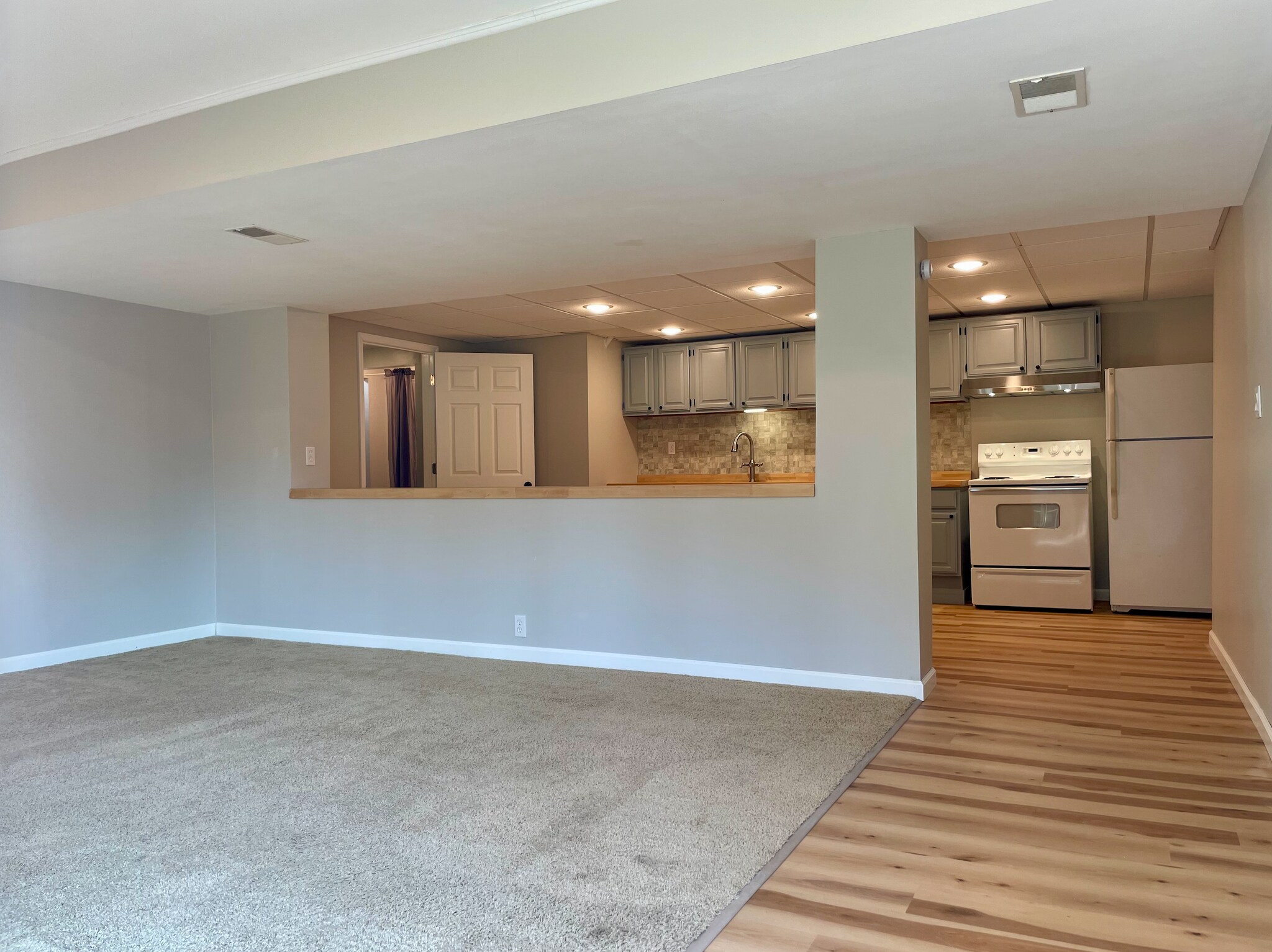 Building Photo - 12841 Schleweis Rd