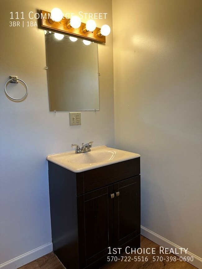 Building Photo - 111 Commerce St