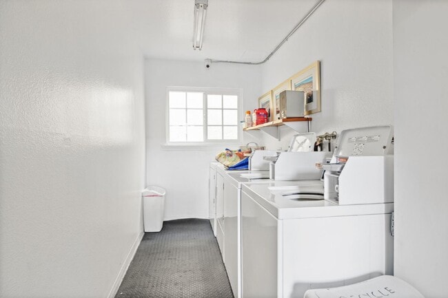 Building Photo - Stylish 1-Bedroom Apartment with Private B...