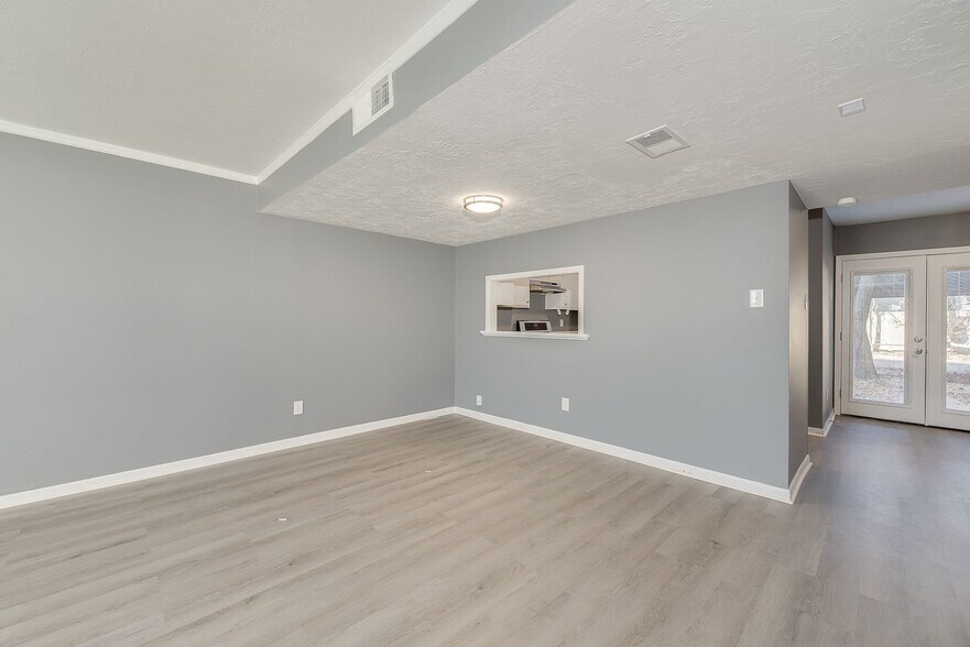 Building Photo - 3 Bed, 1.5 Bath Townhome in Bryan for August Move In!