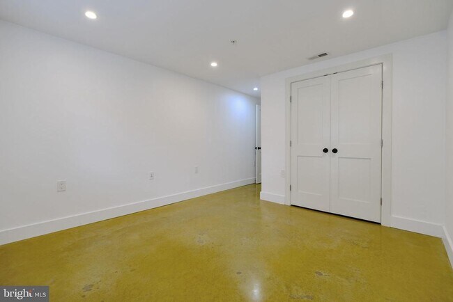 Building Photo - 1239 Simms Pl NE