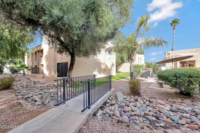 Primary Photo - 3131 W Cochise Dr