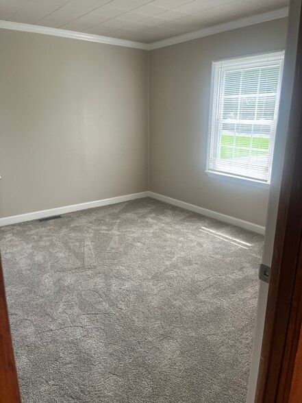 Master bedroom - 1402 N Tennessee Blvd