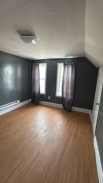 Building Photo - 37 Bennington St