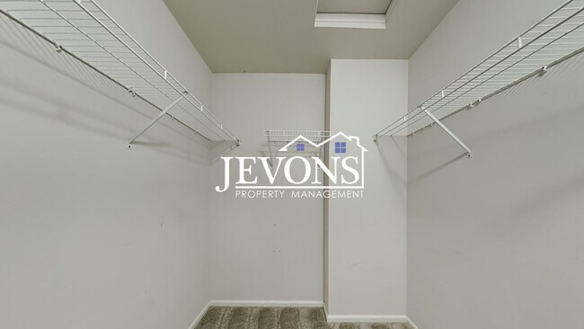 Building Photo - Experience this beautiful SeaTac single-fa...