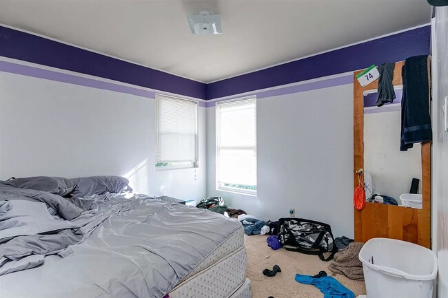 Building Photo - 1944 Hunting Ave