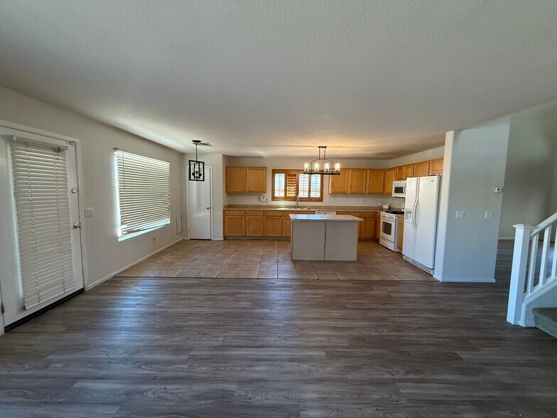 Building Photo - 2513 N 109th Ave