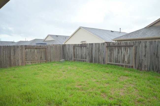 Building Photo - 5539 Dovetail Arbor Trace