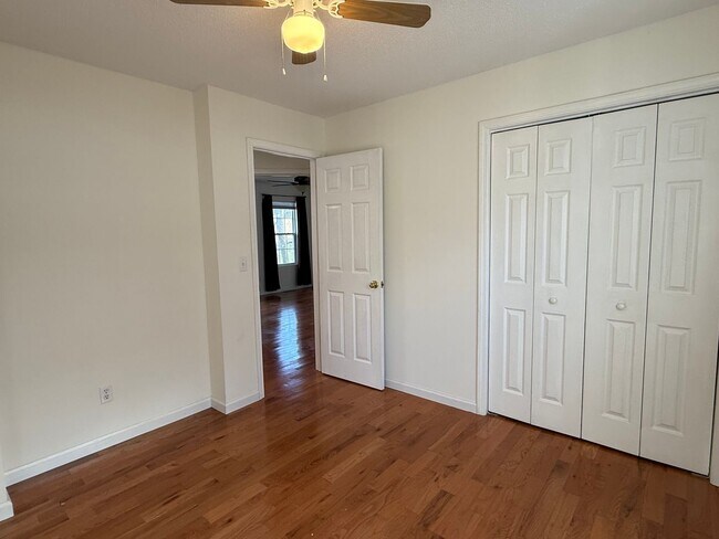 Building Photo - Beautiful Home behind ETSU and 5 minute drive to VAMC