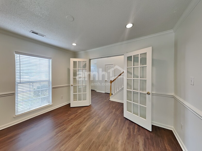 Building Photo - 8401 Redstone View Dr