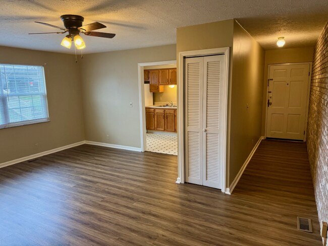 Building Photo - 515 Monroe Ave