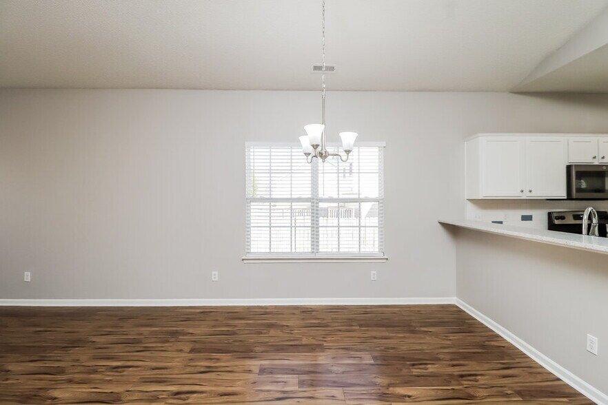 Building Photo - 110 Peterborough Dr