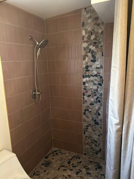 Shower - 178 W Coolidge St