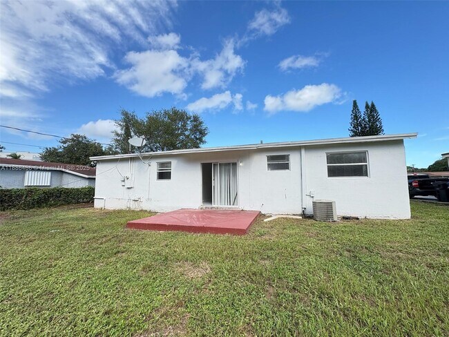 Building Photo - 1051 NW 26th Ave
