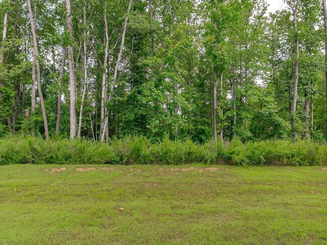 Building Photo - 3BR Like-New Townhome – GREAT PRICE - Community Pool/Playground