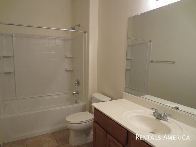 Building Photo - 890 E Doral Ct