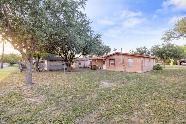 Building Photo - 22 Vista Hermosa St