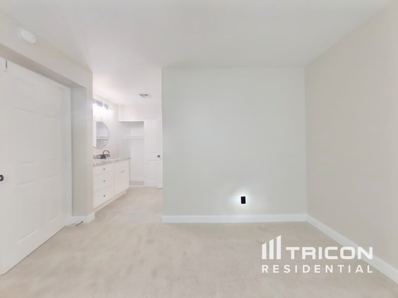 Building Photo - 4007 E Apollo Rd