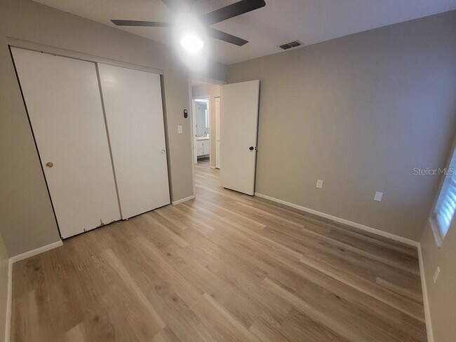 Building Photo - 1305 Calamondin Dr