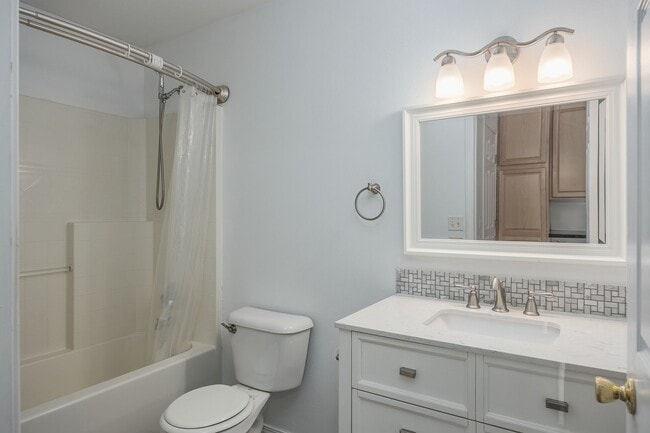 Building Photo - Spacious 5 Bedroom Home on 6 Acres – North Pole, Alaska