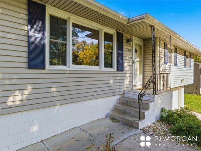 Building Photo - Adorable Westside Home Just Steps from Rockbrook Village!
