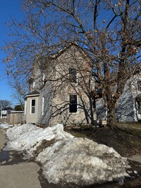 Building Photo - 2 Bedroom home with garage for Rent