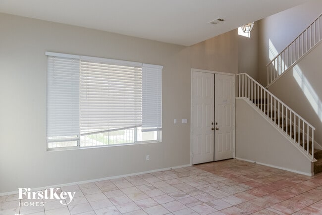 Building Photo - 820 Crescent Moon Dr