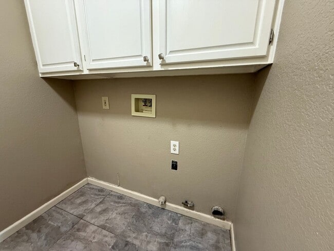 Building Photo - 5604 Adobe Rd