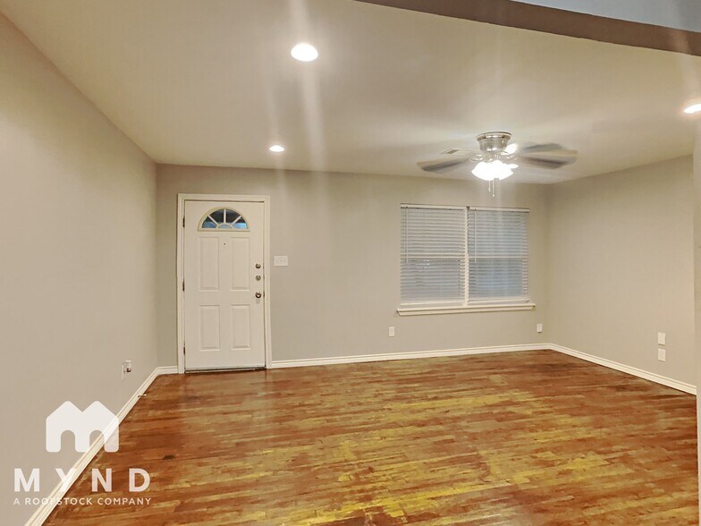 Building Photo - 509 Cynisca St