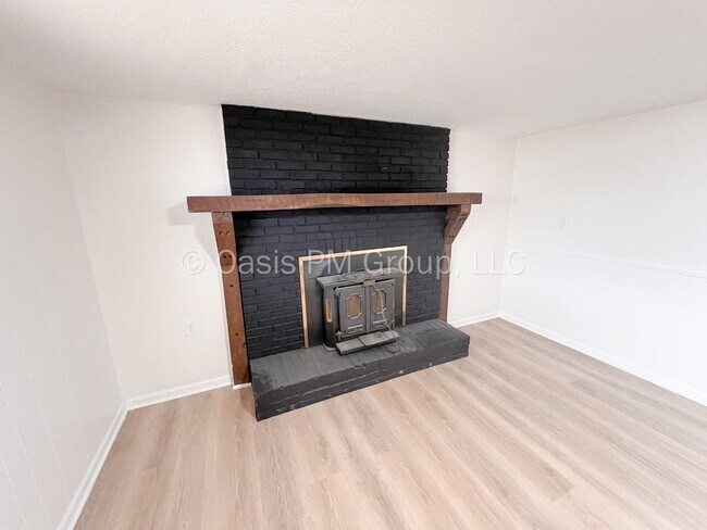 Building Photo - 3983 Lynward Rd