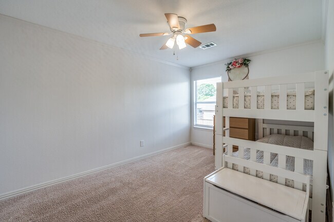 Building Photo - 825 Clearlake Dr