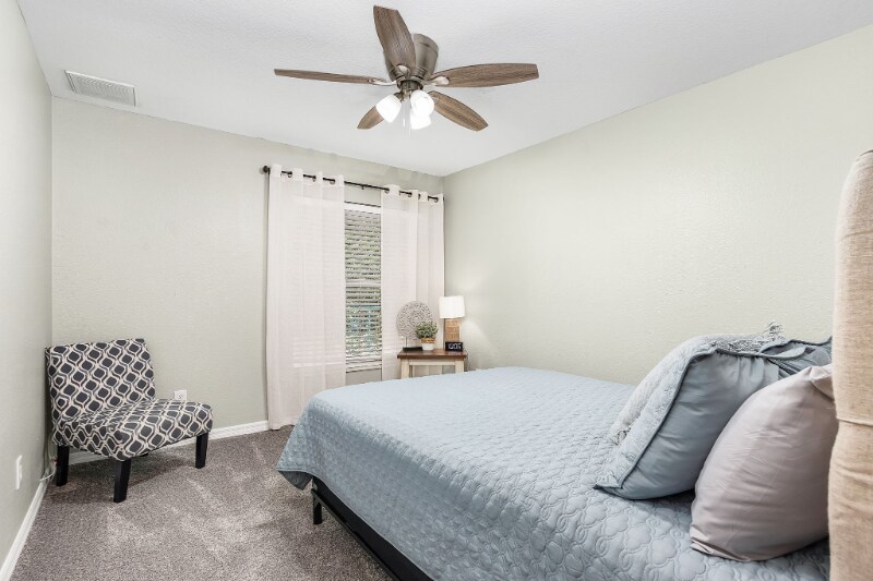 Building Photo - 1300 SE 5th Terrace