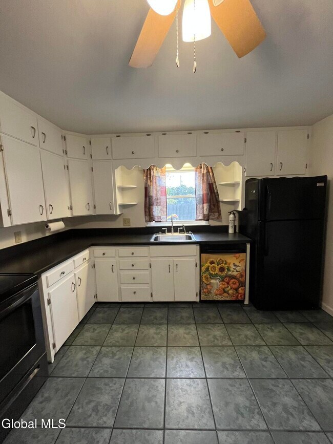 Building Photo - 36 Glenville St