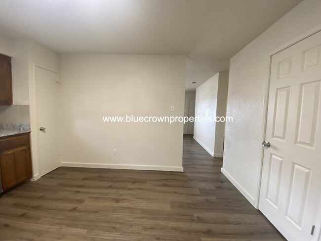 Building Photo - 1119 Suburban St