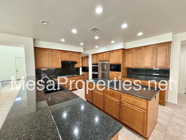 Building Photo - 7401 Roundhill Pl