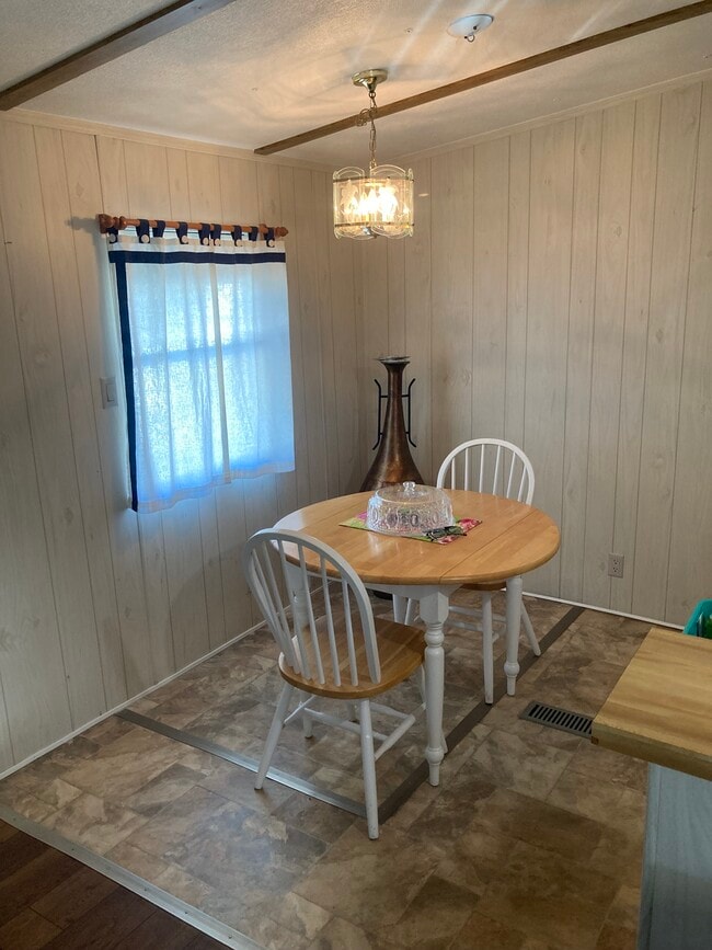 Building Photo - 1420 Whisper Cir