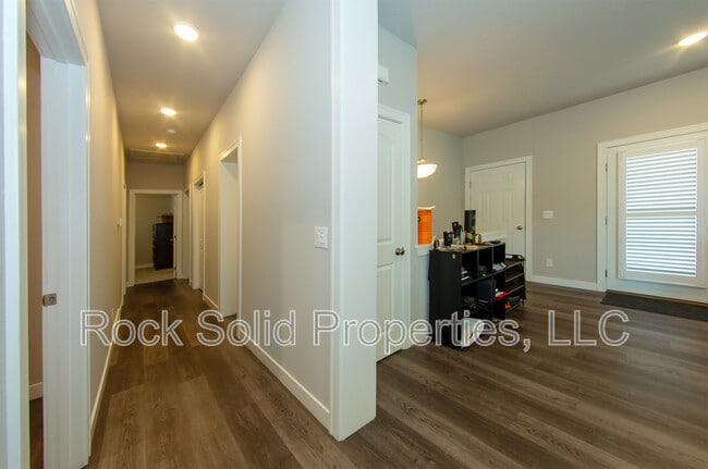 Building Photo - 1638 Elsie Jean Trl