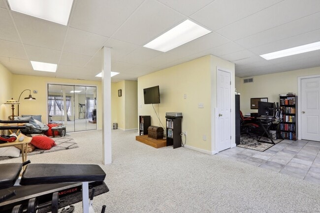 Building Photo - 45 Pocono Ln