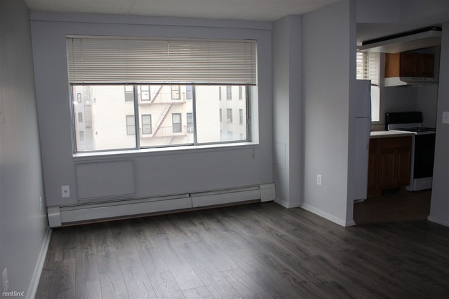 Building Photo - 1 br, 1 bath  - 1514 Sedgwick Ave 12H