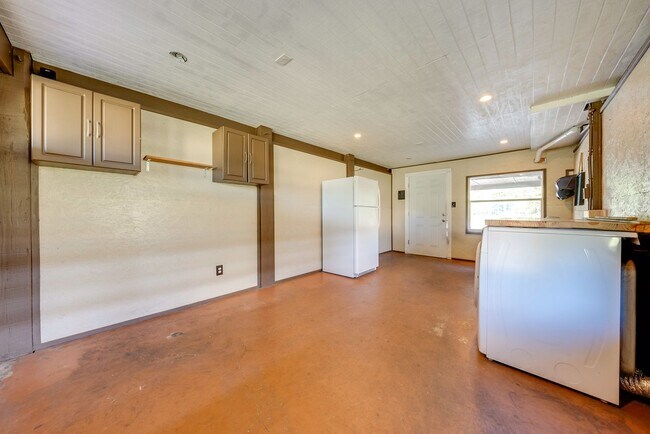 Building Photo - Serene 3-Bedroom Home on 1 Acre Lot
