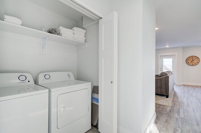 Building Photo - 5242 Fallon St