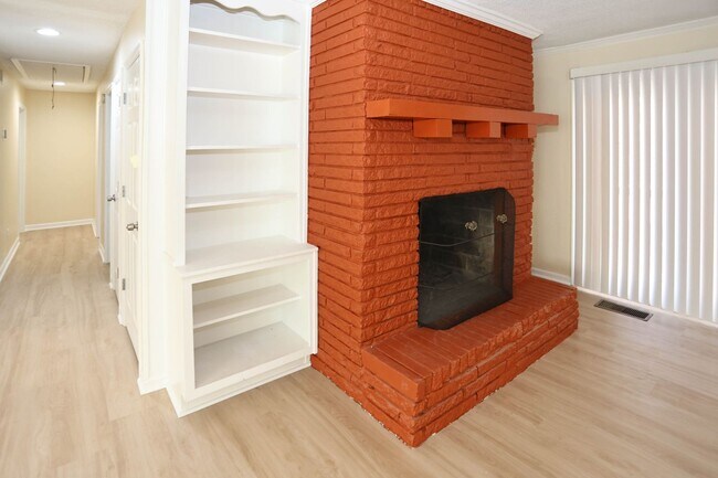 Building Photo - Private Retreat